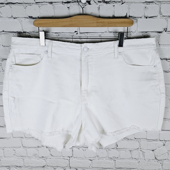 GOOD AMERICAN | white denim frayed hem jean shorts - Picture 1 of 7